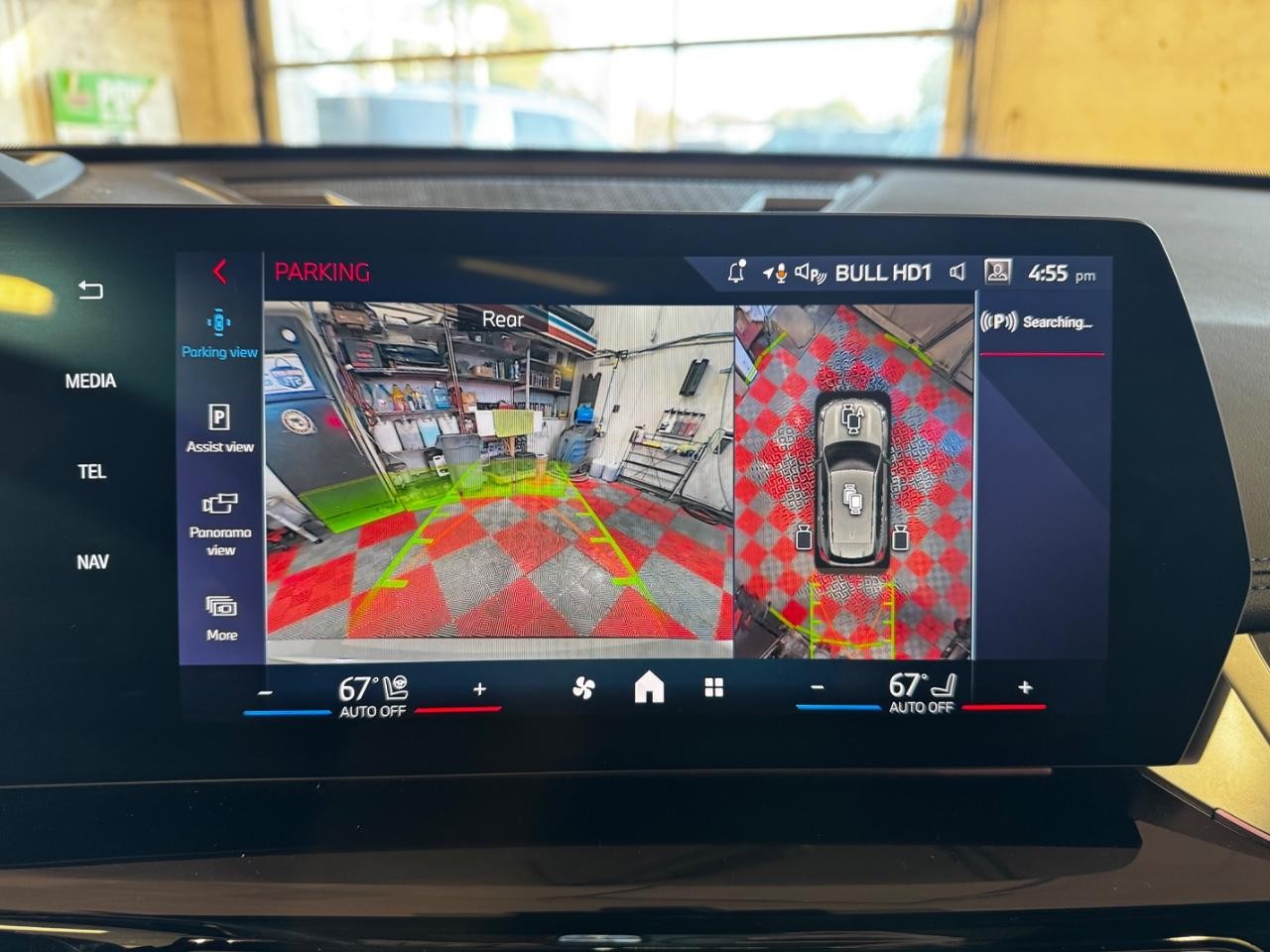 BMW X1 Vehicle Full-screen Gallery Image 24