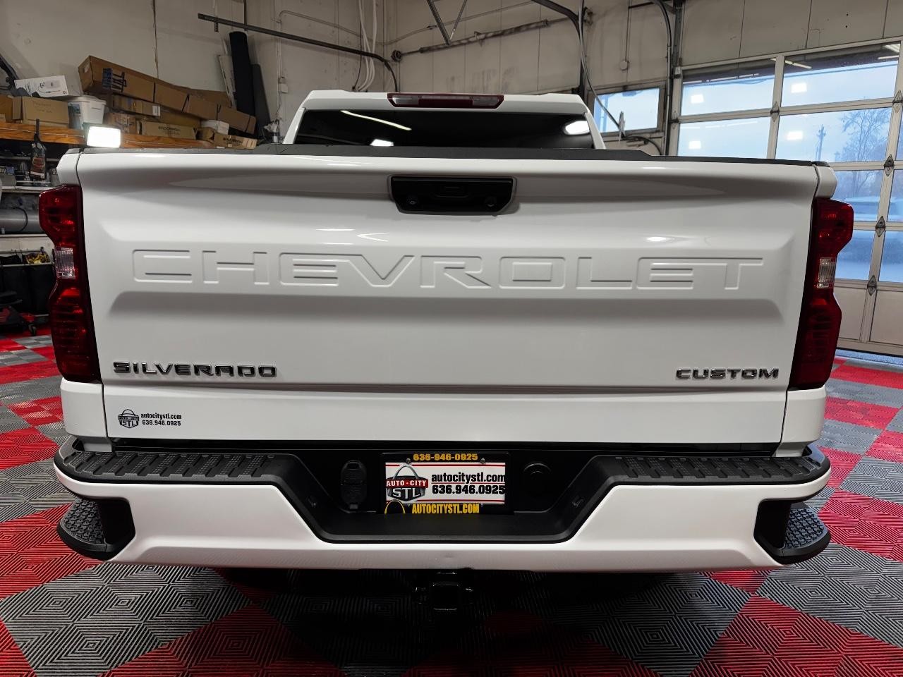 Chevrolet Silverado 1500 Vehicle Full-screen Gallery Image 06