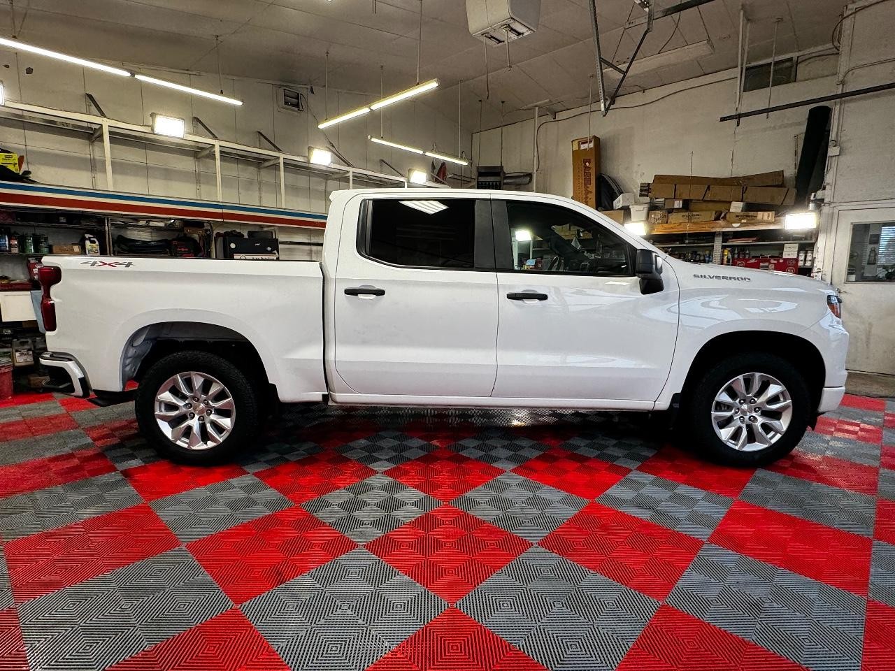 Chevrolet Silverado 1500 Vehicle Full-screen Gallery Image 08