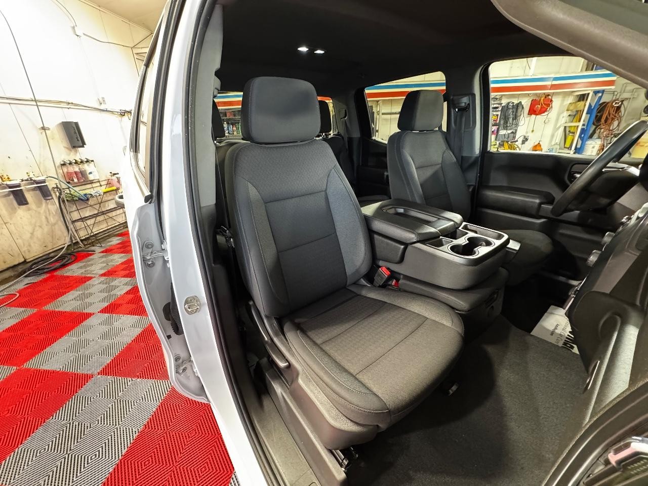 Chevrolet Silverado 1500 Vehicle Full-screen Gallery Image 09