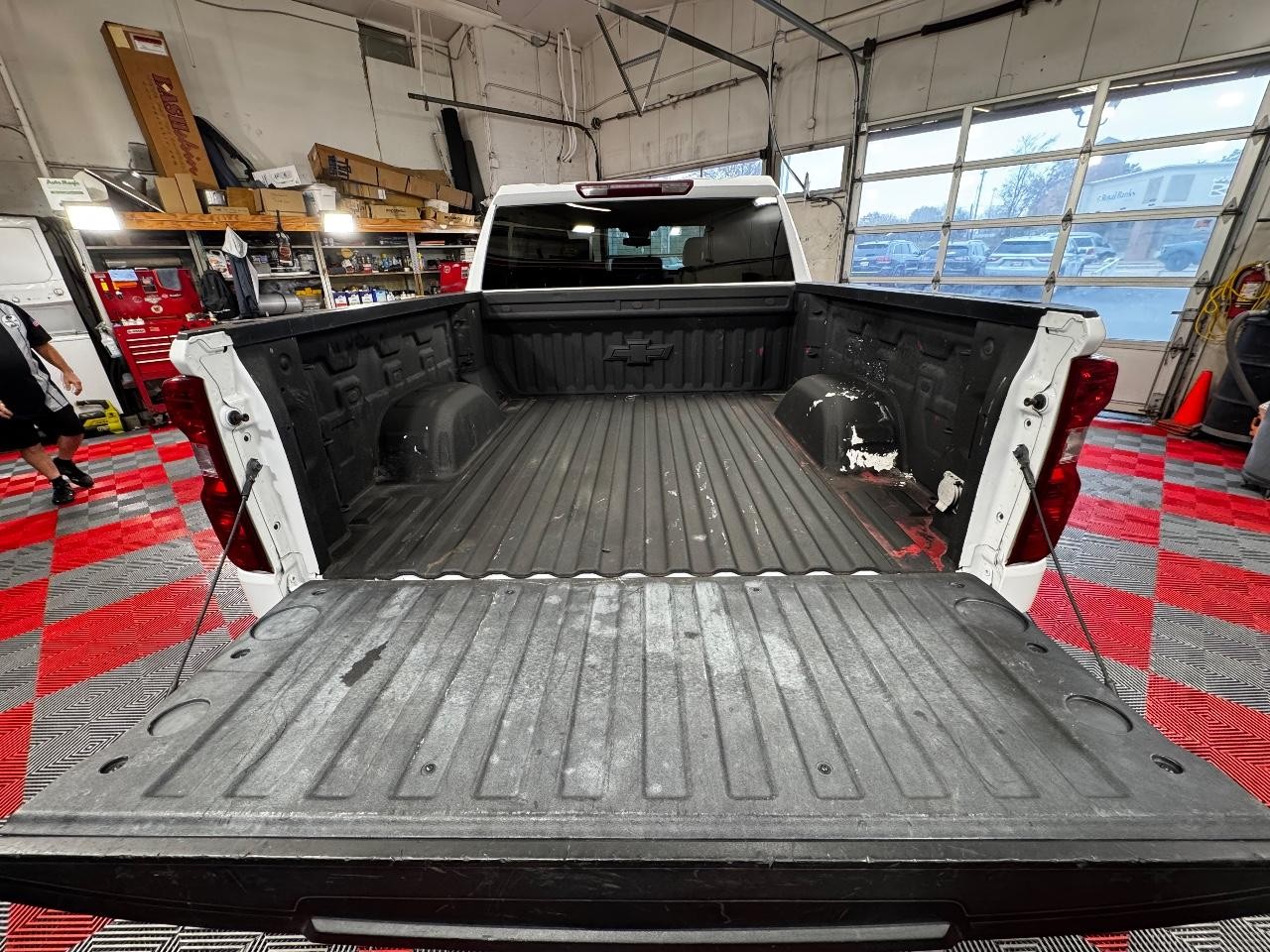 Chevrolet Silverado 1500 Vehicle Full-screen Gallery Image 11