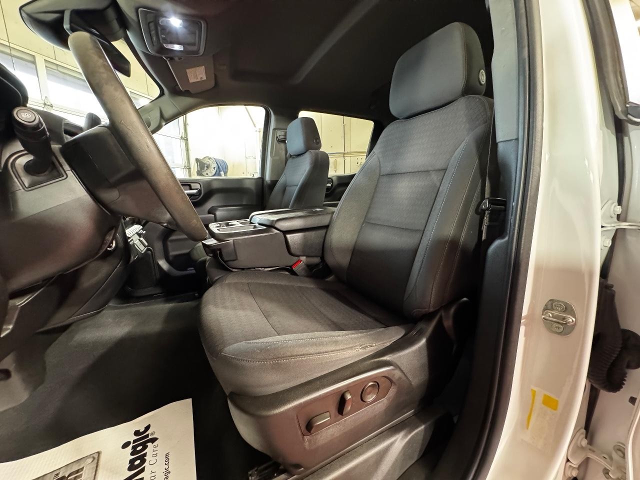 Chevrolet Silverado 1500 Vehicle Full-screen Gallery Image 14