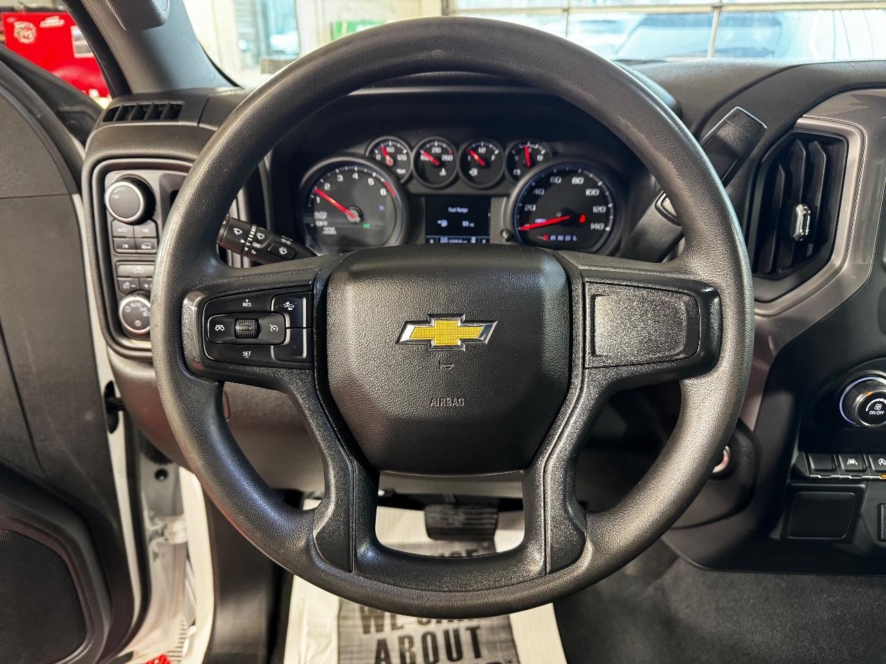 Chevrolet Silverado 1500 Vehicle Full-screen Gallery Image 16