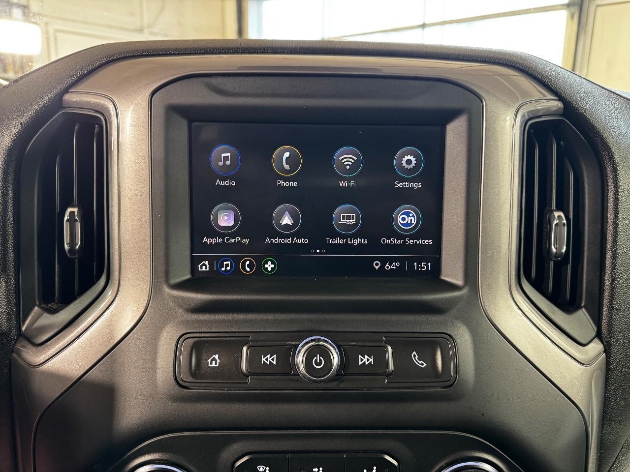 Chevrolet Silverado 1500 Vehicle Full-screen Gallery Image 18