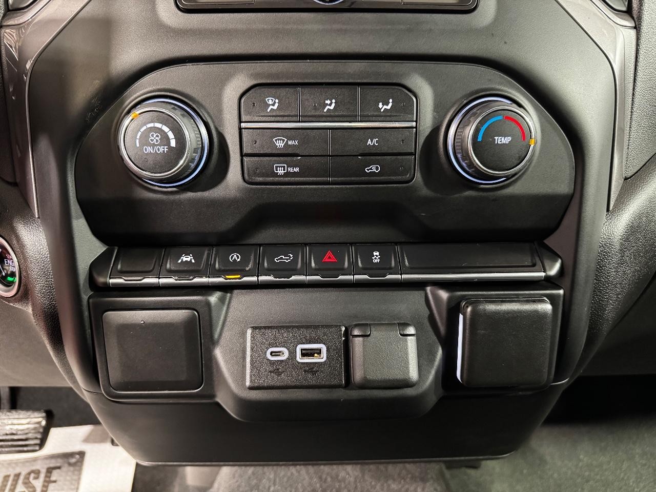 Chevrolet Silverado 1500 Vehicle Full-screen Gallery Image 19