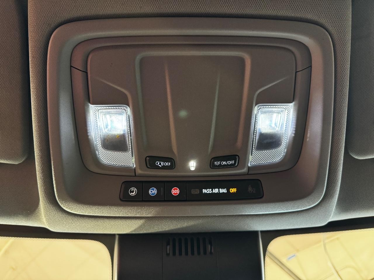 Chevrolet Silverado 1500 Vehicle Full-screen Gallery Image 20