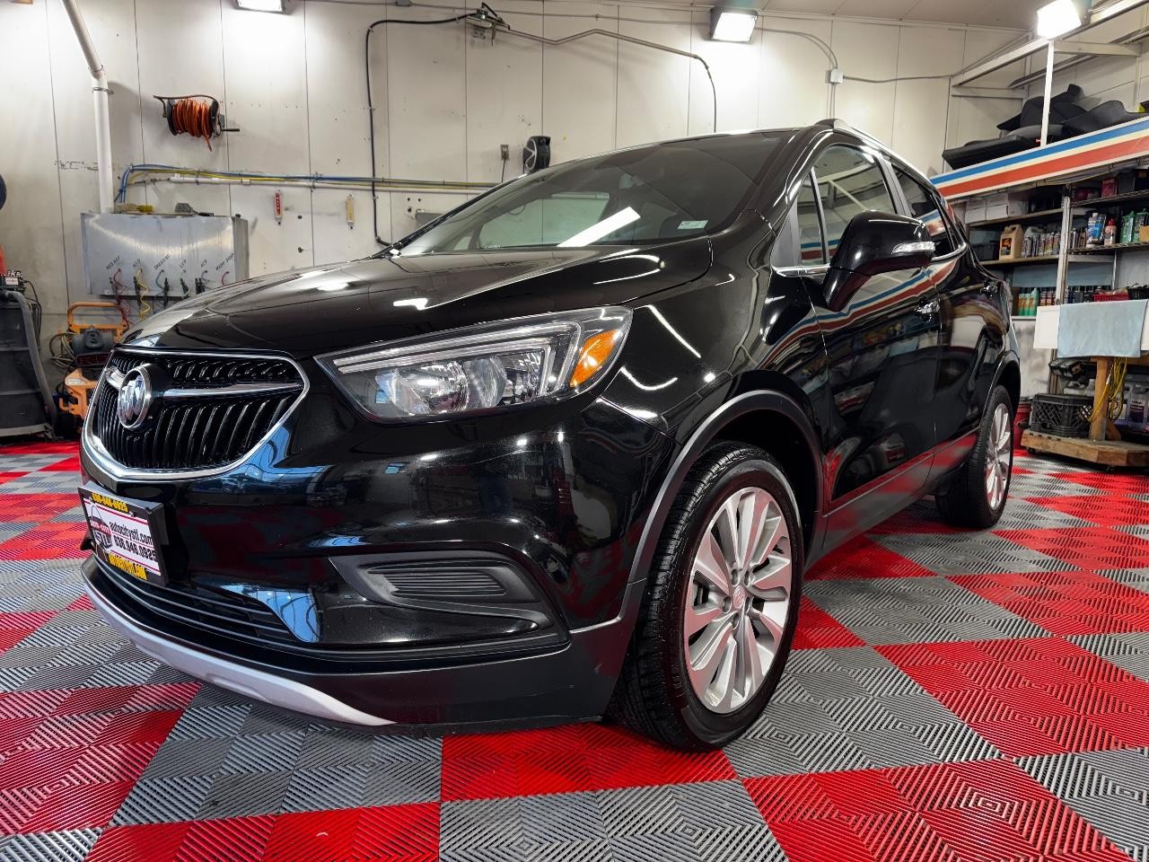 Buick Encore Vehicle Full-screen Gallery Image 03