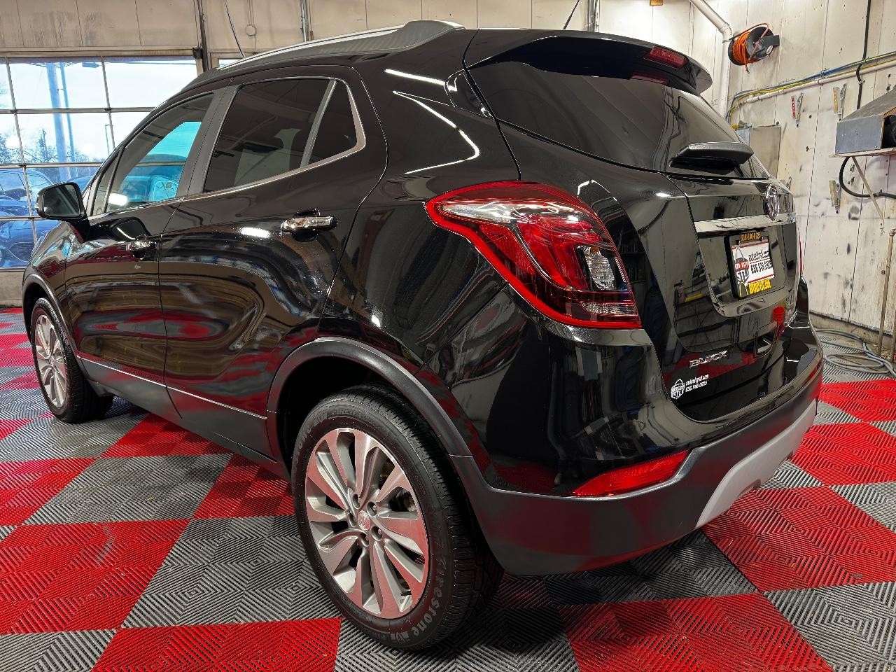 Buick Encore Vehicle Full-screen Gallery Image 05