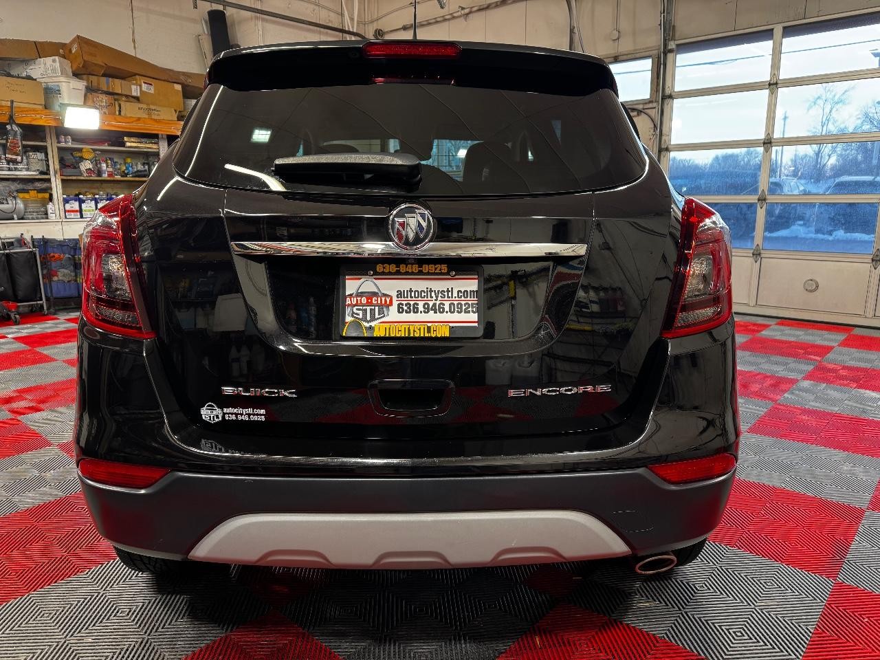 Buick Encore Vehicle Full-screen Gallery Image 06