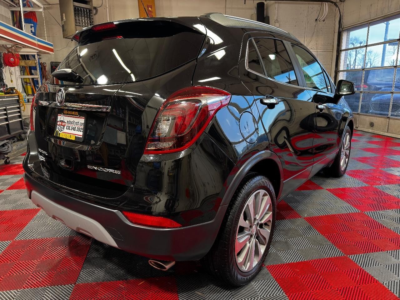 Buick Encore Vehicle Full-screen Gallery Image 07