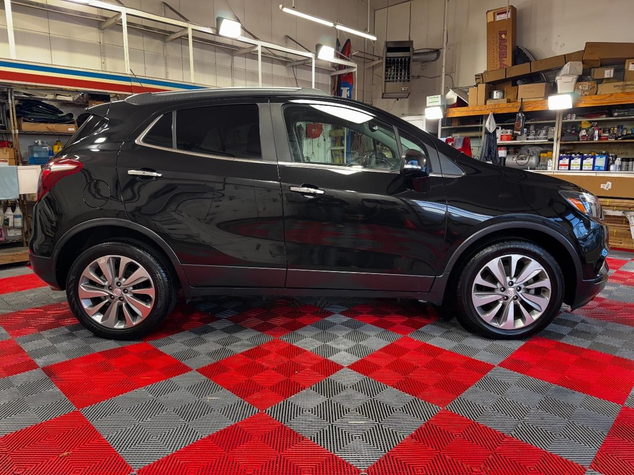 Buick Encore Vehicle Full-screen Gallery Image 08