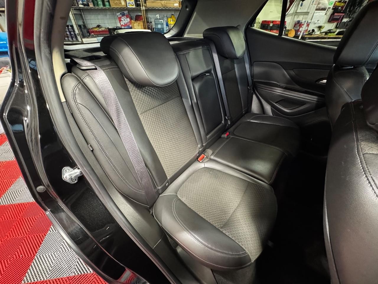 Buick Encore Vehicle Full-screen Gallery Image 10