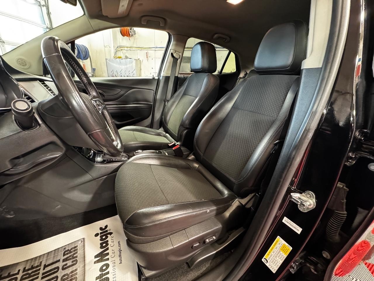 Buick Encore Vehicle Full-screen Gallery Image 14