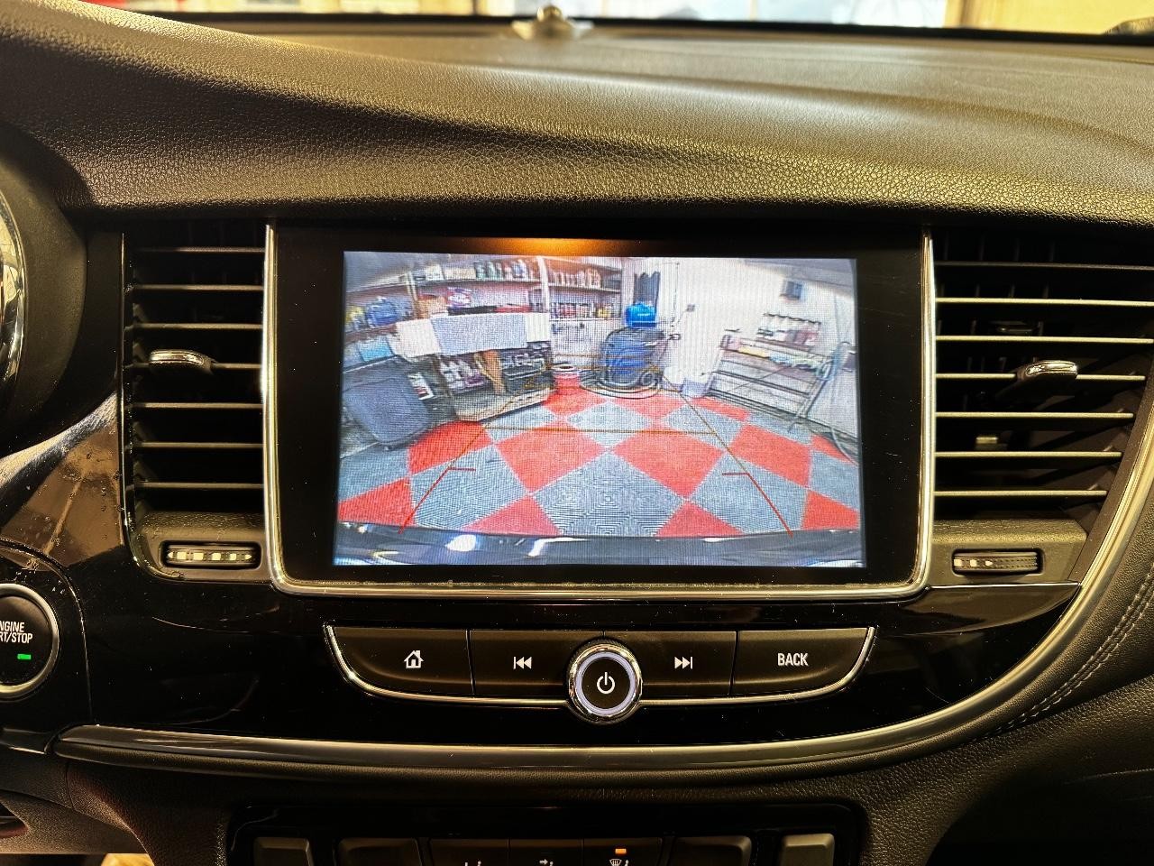 Buick Encore Vehicle Full-screen Gallery Image 21