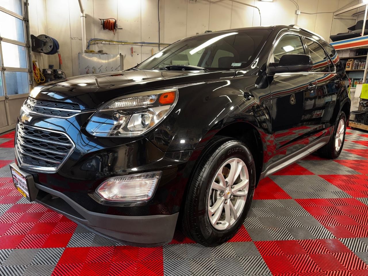 Chevrolet Equinox Vehicle Full-screen Gallery Image 03