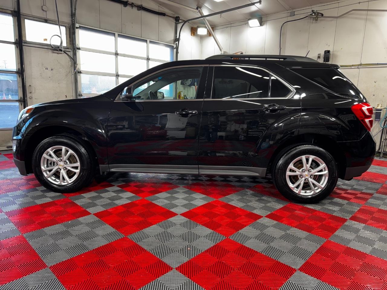 Chevrolet Equinox Vehicle Full-screen Gallery Image 04