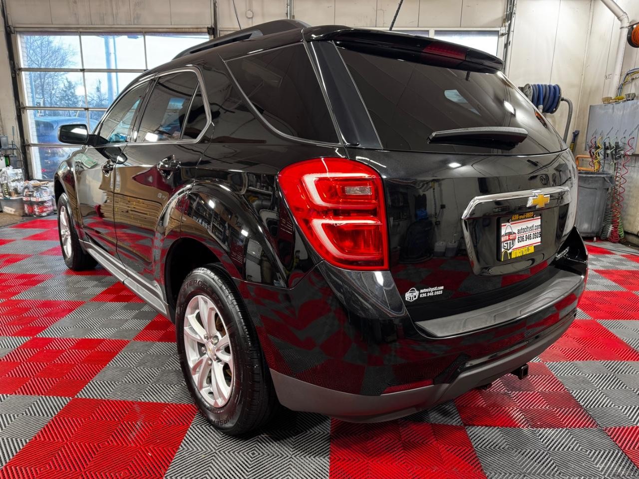 Chevrolet Equinox Vehicle Full-screen Gallery Image 05