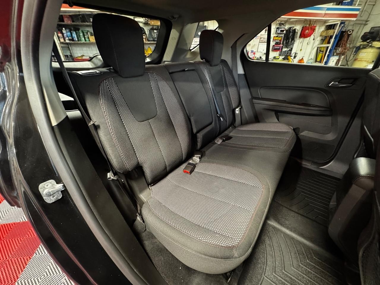 Chevrolet Equinox Vehicle Full-screen Gallery Image 10