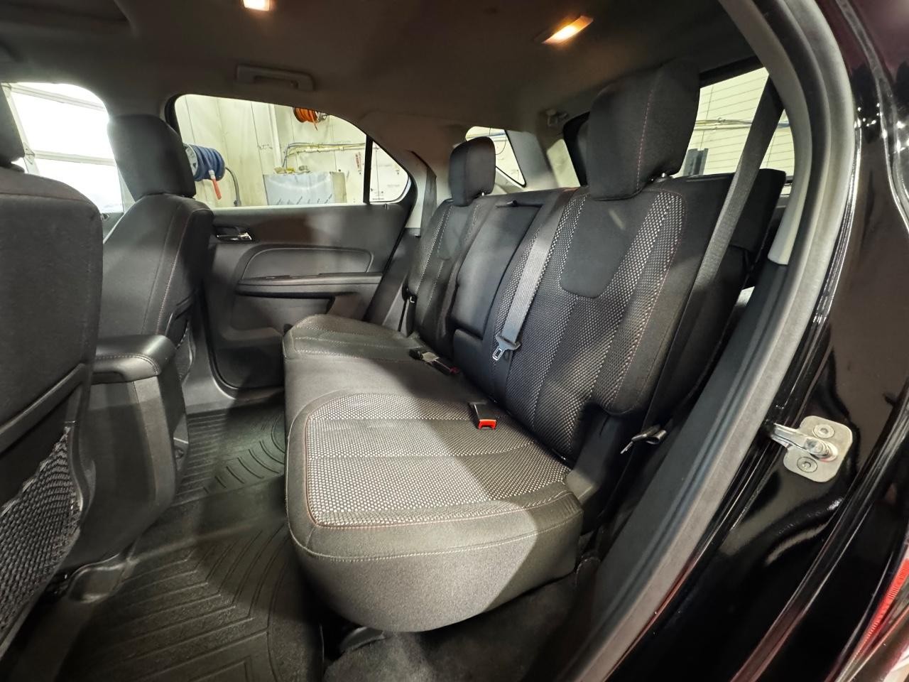 Chevrolet Equinox Vehicle Full-screen Gallery Image 12