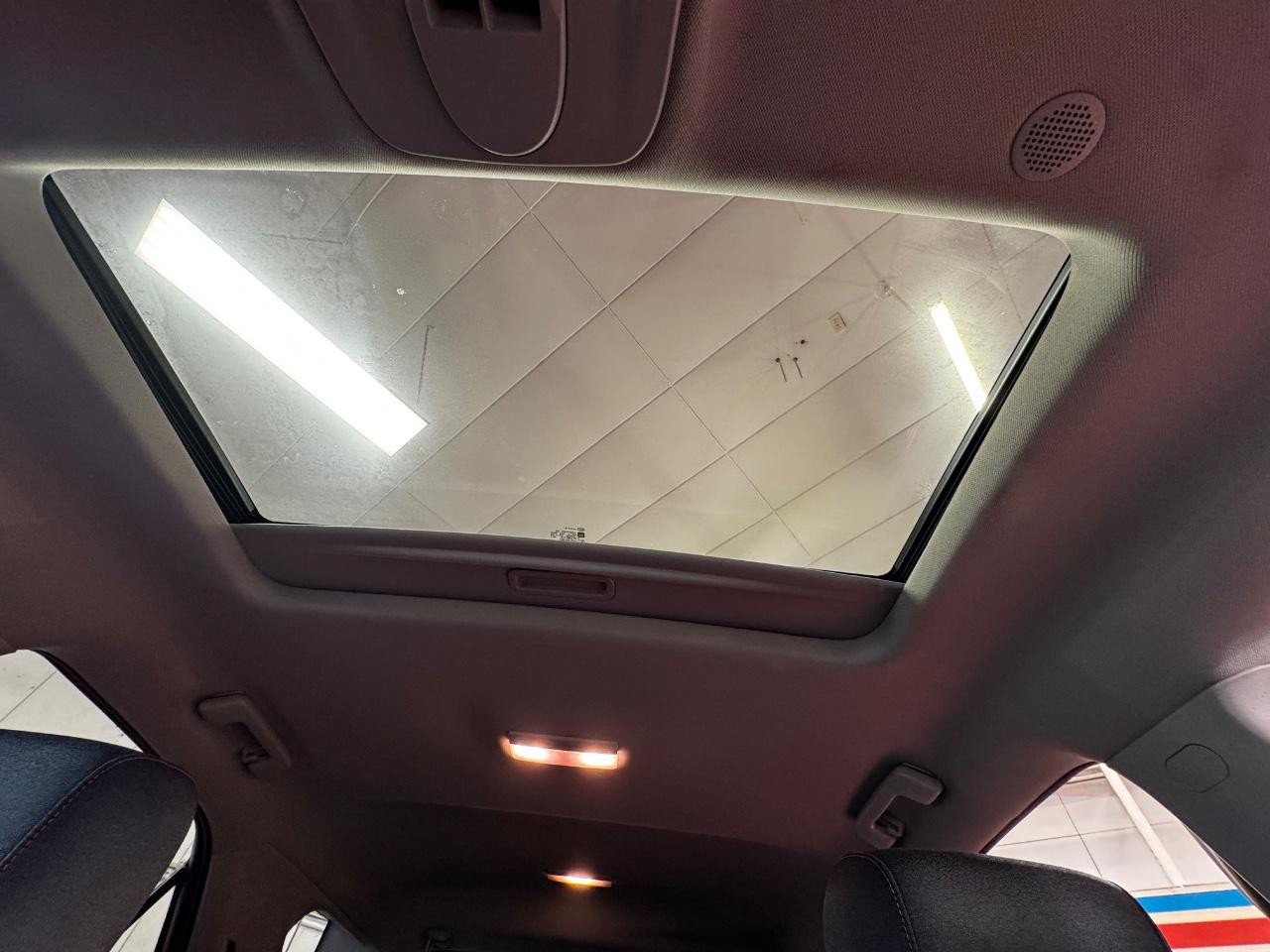 Chevrolet Equinox Vehicle Full-screen Gallery Image 22