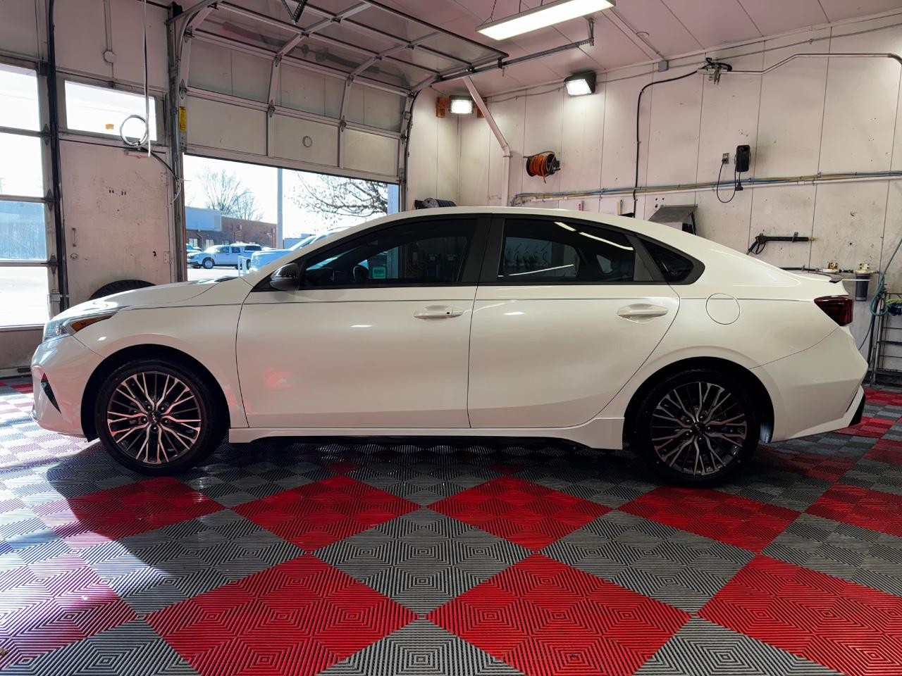 View vehicle photo 4