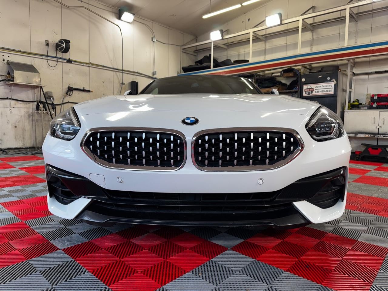 BMW Z4 Vehicle Full-screen Gallery Image 02