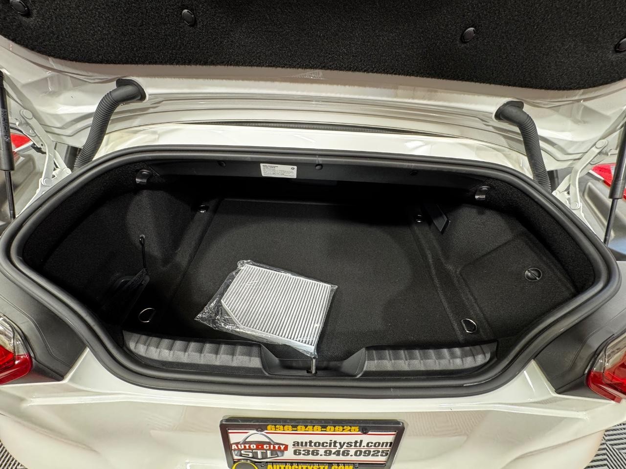 BMW Z4 Vehicle Full-screen Gallery Image 13