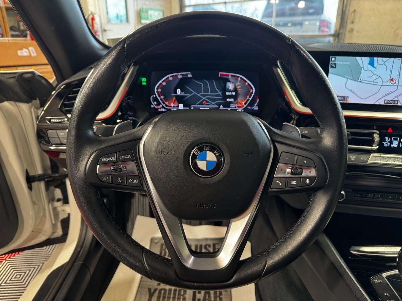 BMW Z4 Vehicle Full-screen Gallery Image 17