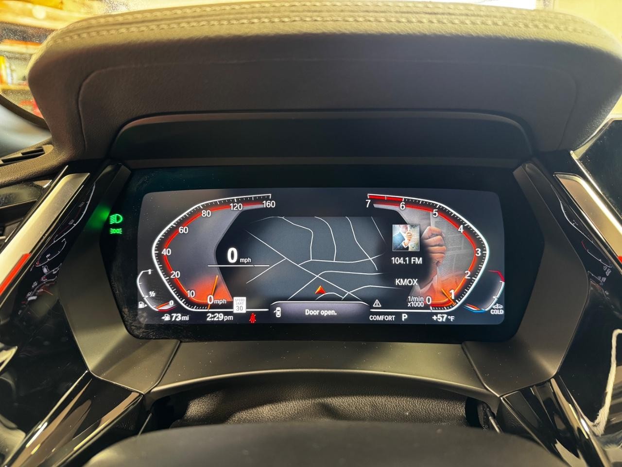 BMW Z4 Vehicle Full-screen Gallery Image 18