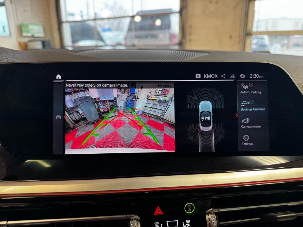 BMW Z4 Vehicle Full-screen Gallery Image 22