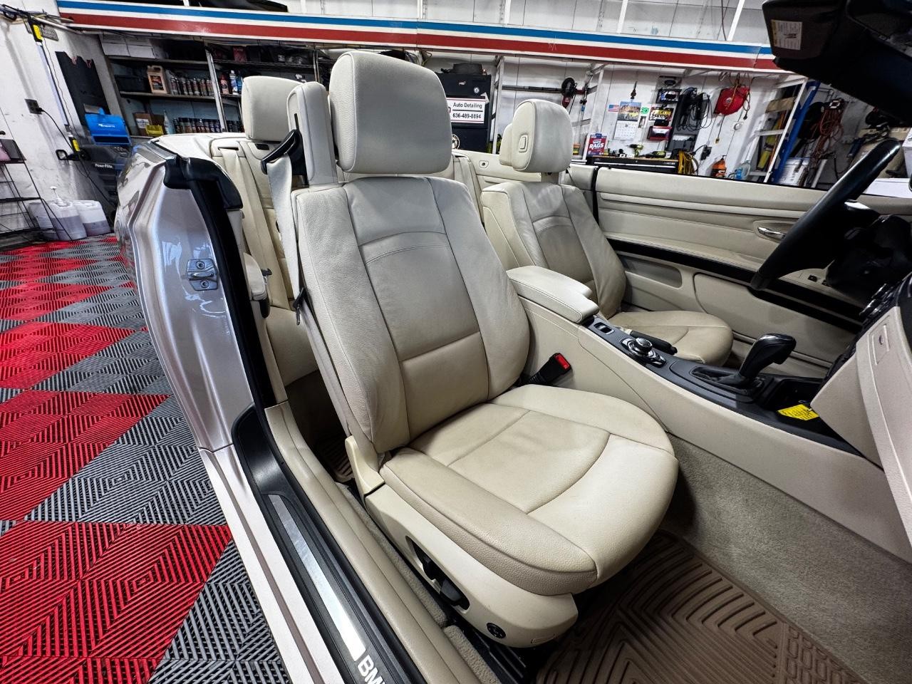 BMW 3 Series Vehicle Full-screen Gallery Image 10