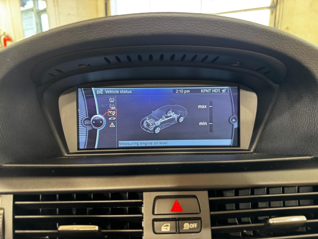 BMW 3 Series Vehicle Full-screen Gallery Image 21