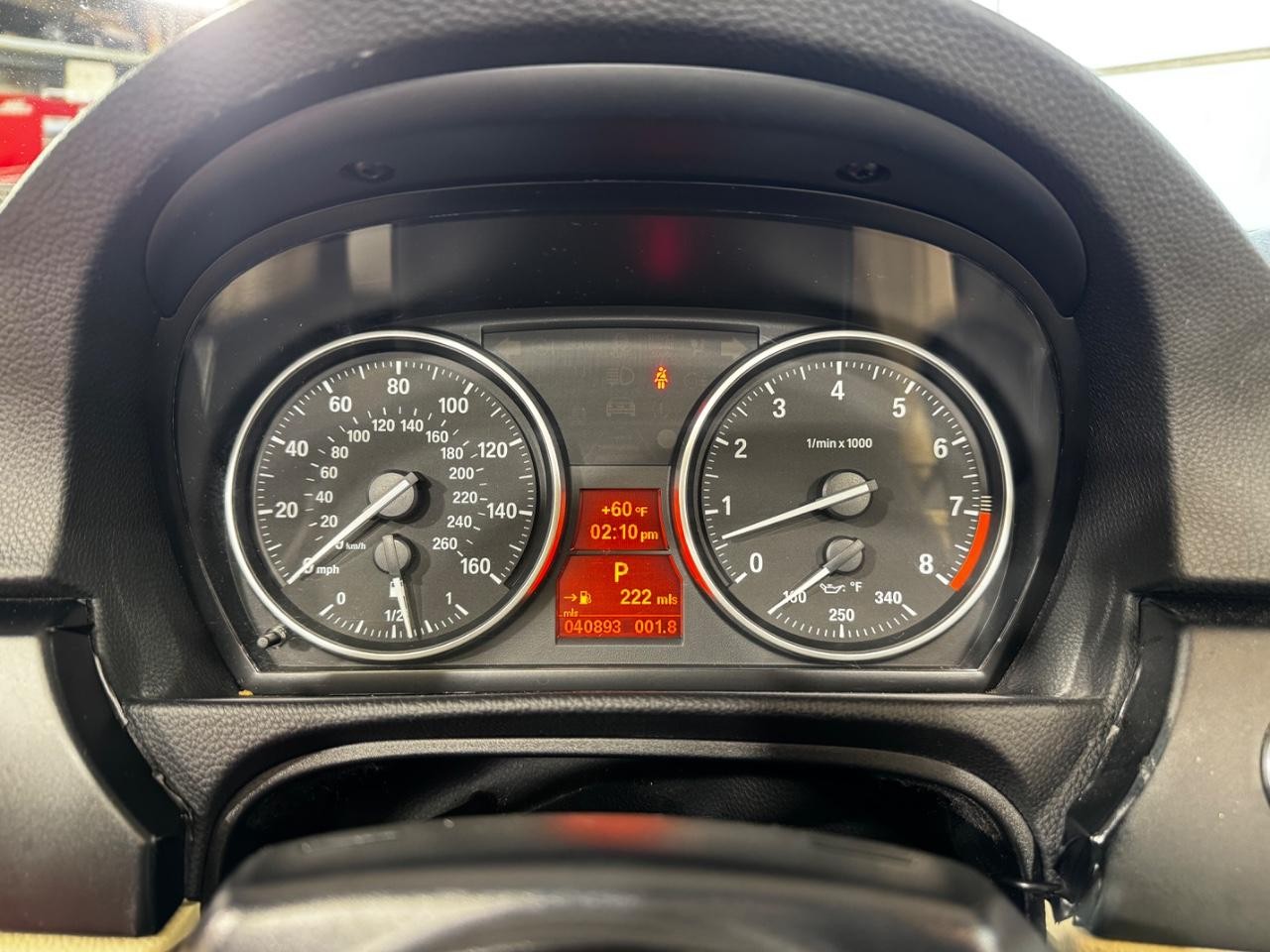 BMW 3 Series Vehicle Full-screen Gallery Image 22