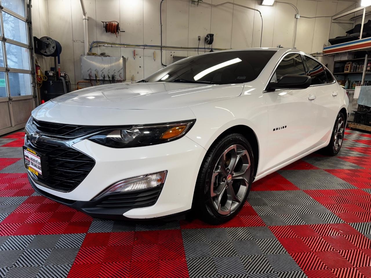 Chevrolet Malibu Vehicle Full-screen Gallery Image 03