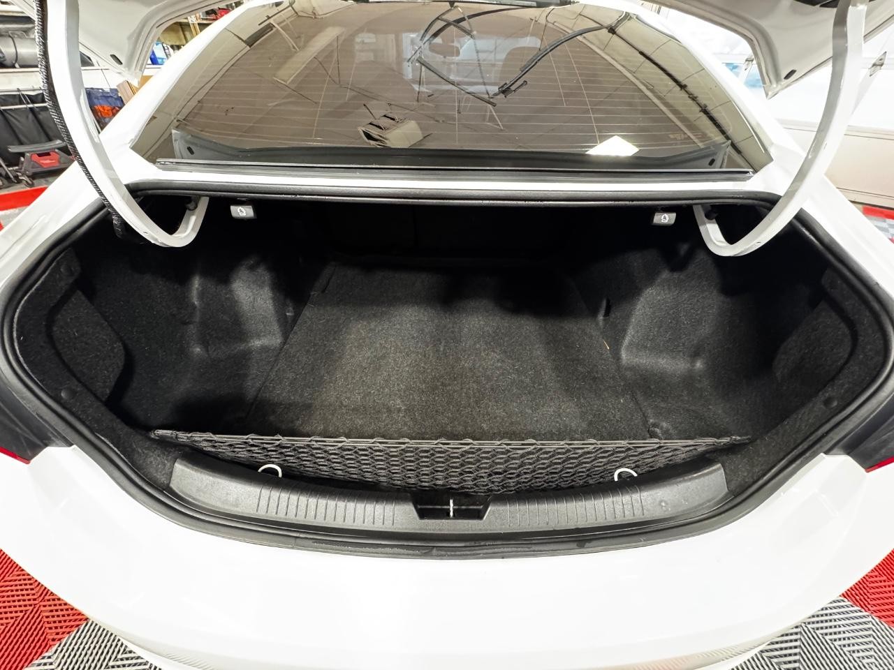 Chevrolet Malibu Vehicle Full-screen Gallery Image 11