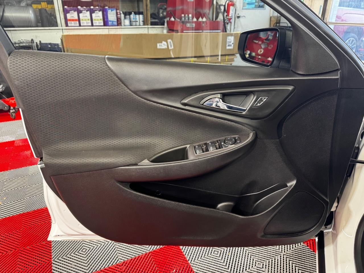 Chevrolet Malibu Vehicle Full-screen Gallery Image 13