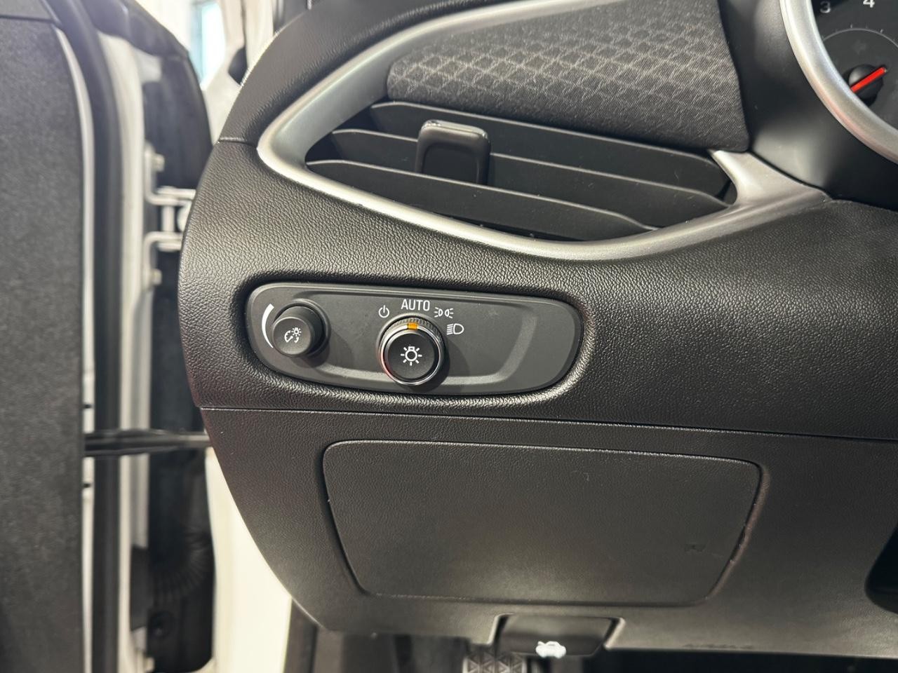 Chevrolet Malibu Vehicle Full-screen Gallery Image 15