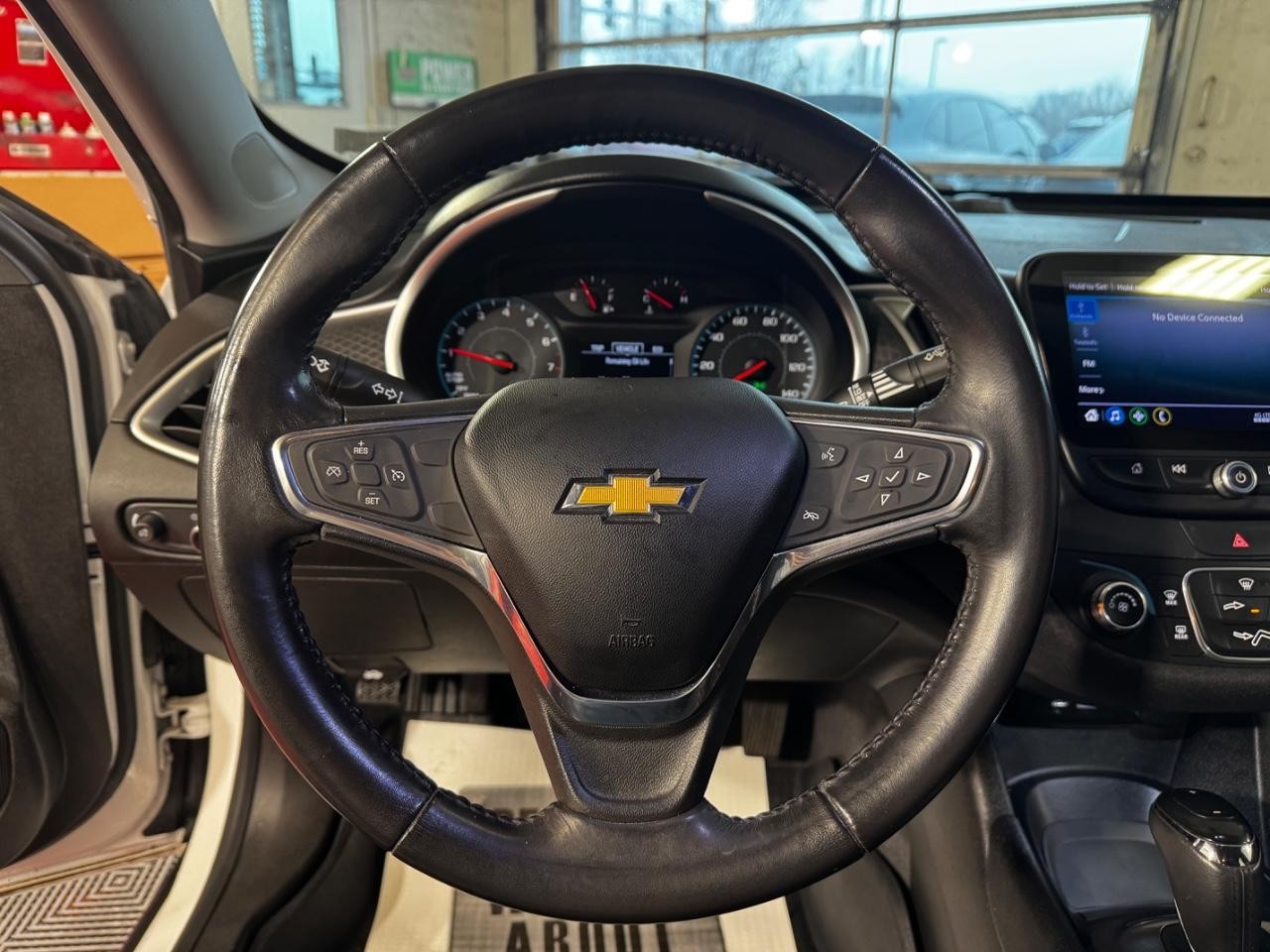 Chevrolet Malibu Vehicle Full-screen Gallery Image 16