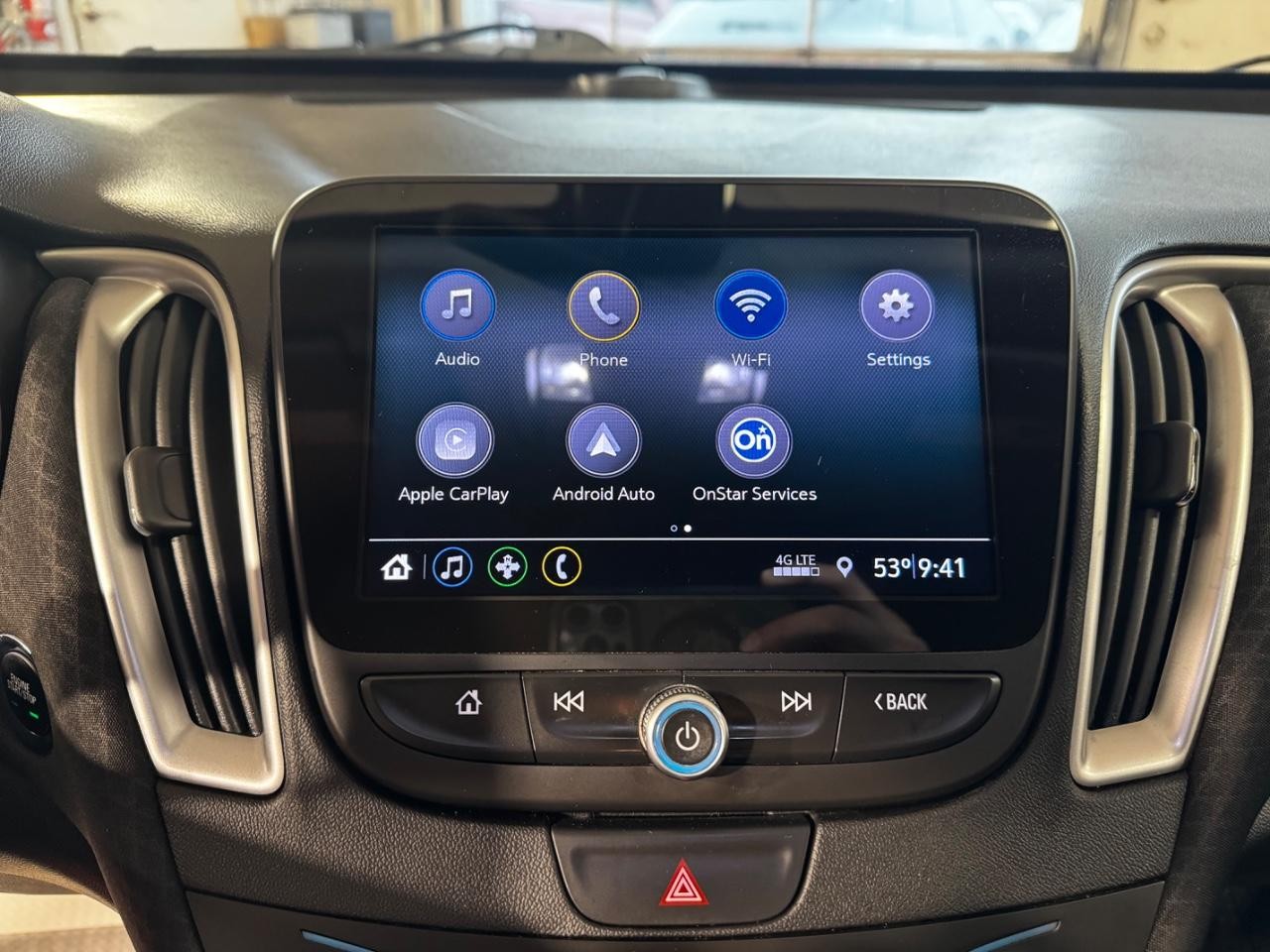 Chevrolet Malibu Vehicle Full-screen Gallery Image 18