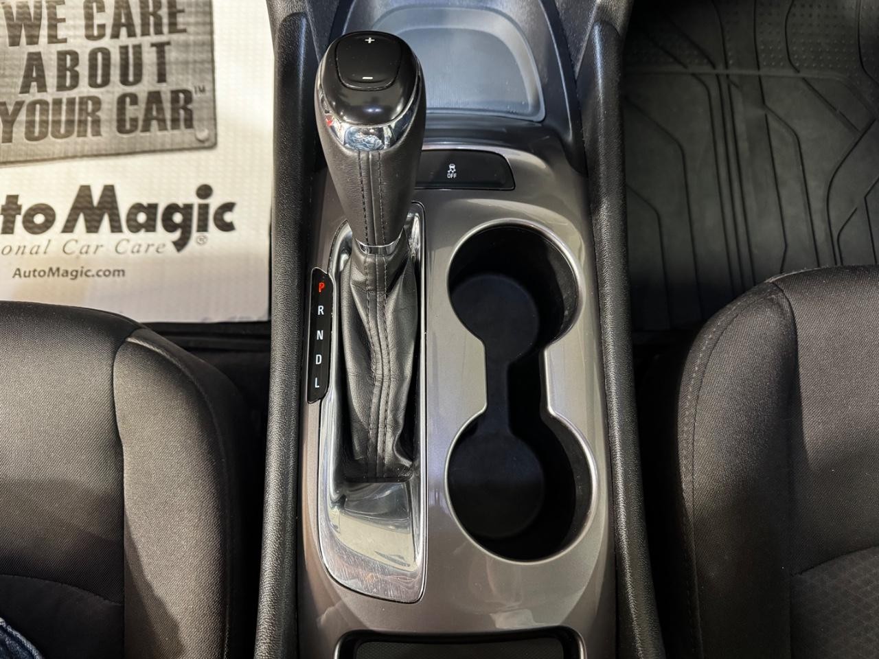 Chevrolet Malibu Vehicle Full-screen Gallery Image 21