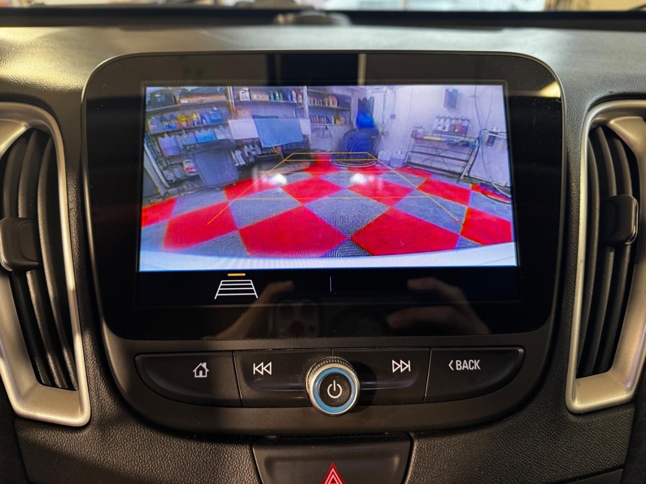 Chevrolet Malibu Vehicle Full-screen Gallery Image 23