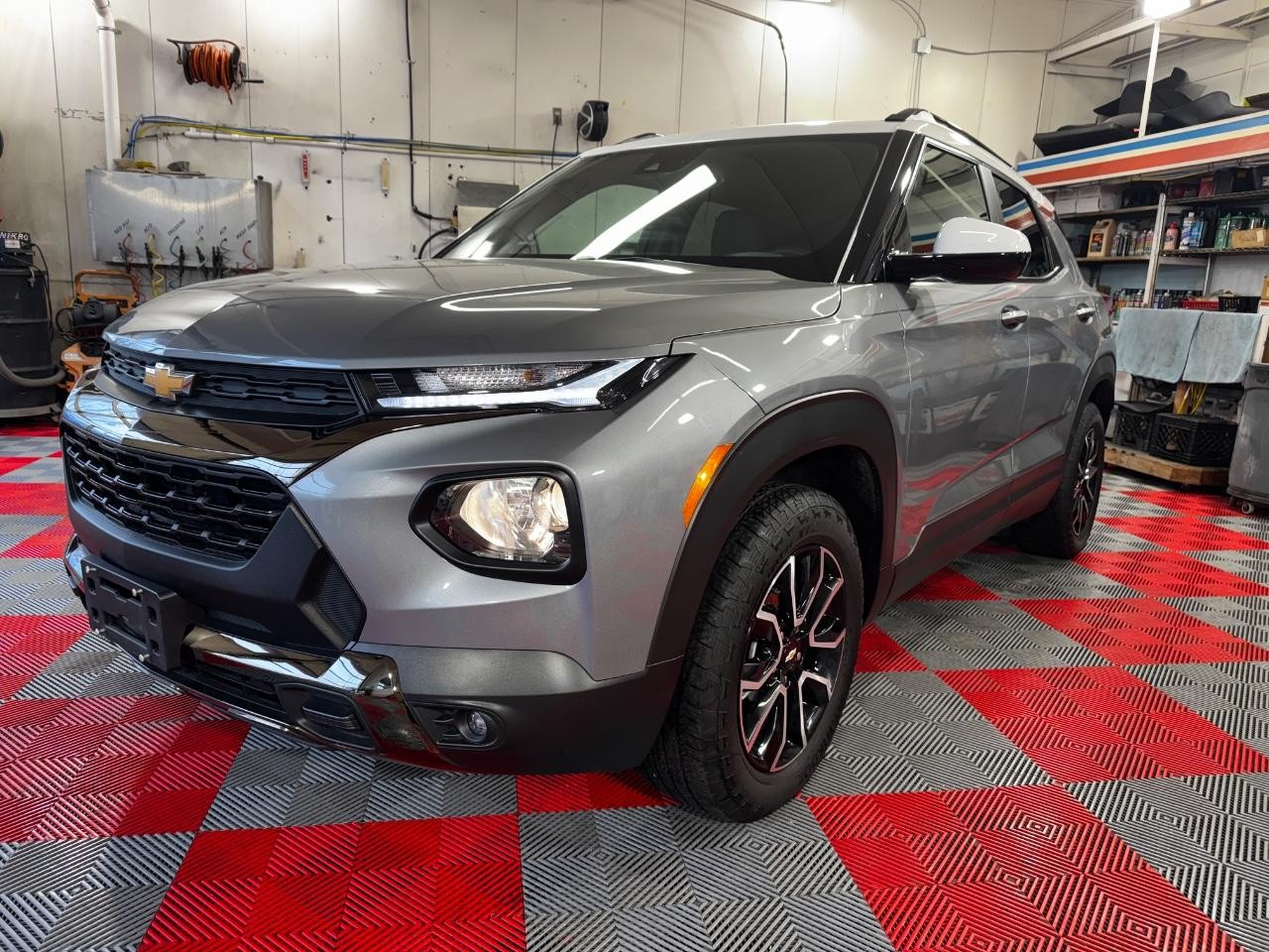 Chevrolet Trailblazer Vehicle Full-screen Gallery Image 03