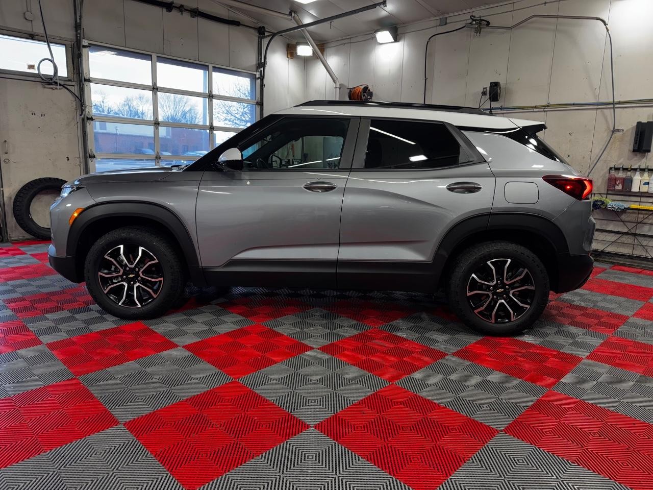 Chevrolet Trailblazer Vehicle Full-screen Gallery Image 04