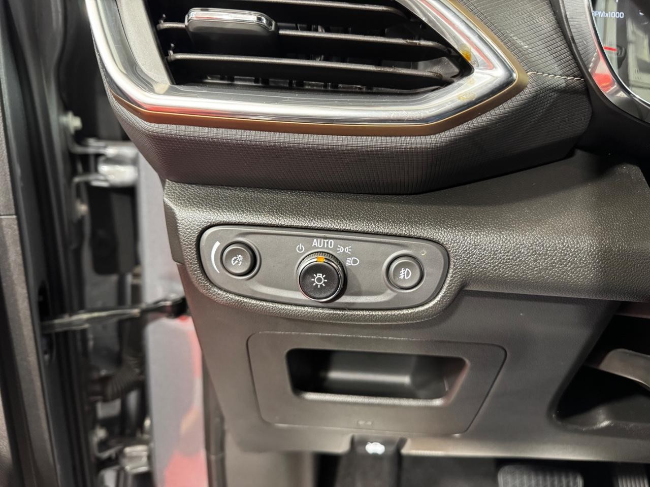 Chevrolet Trailblazer Vehicle Full-screen Gallery Image 16