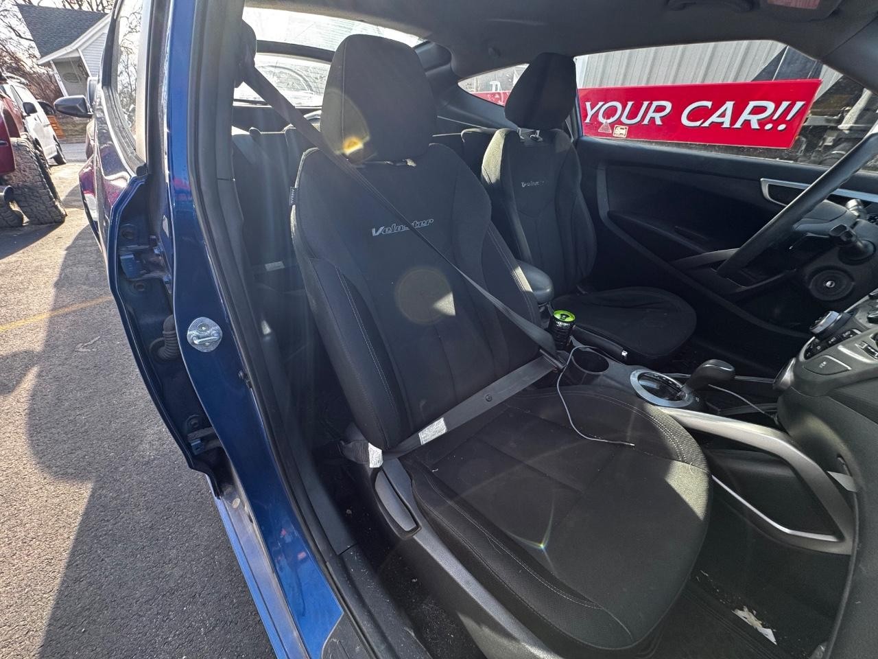 Hyundai Veloster Vehicle Full-screen Gallery Image 05