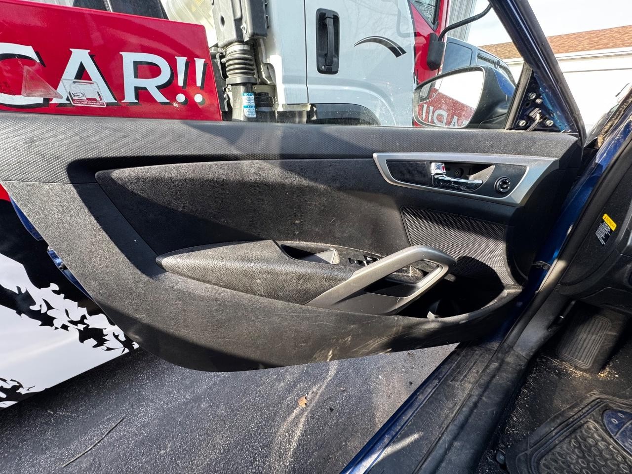 Hyundai Veloster Vehicle Full-screen Gallery Image 06