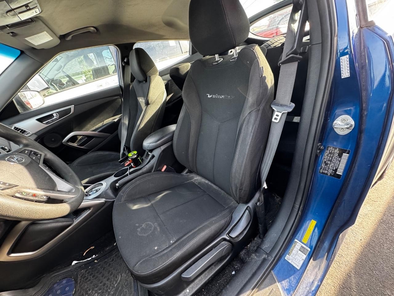 Hyundai Veloster Vehicle Full-screen Gallery Image 07