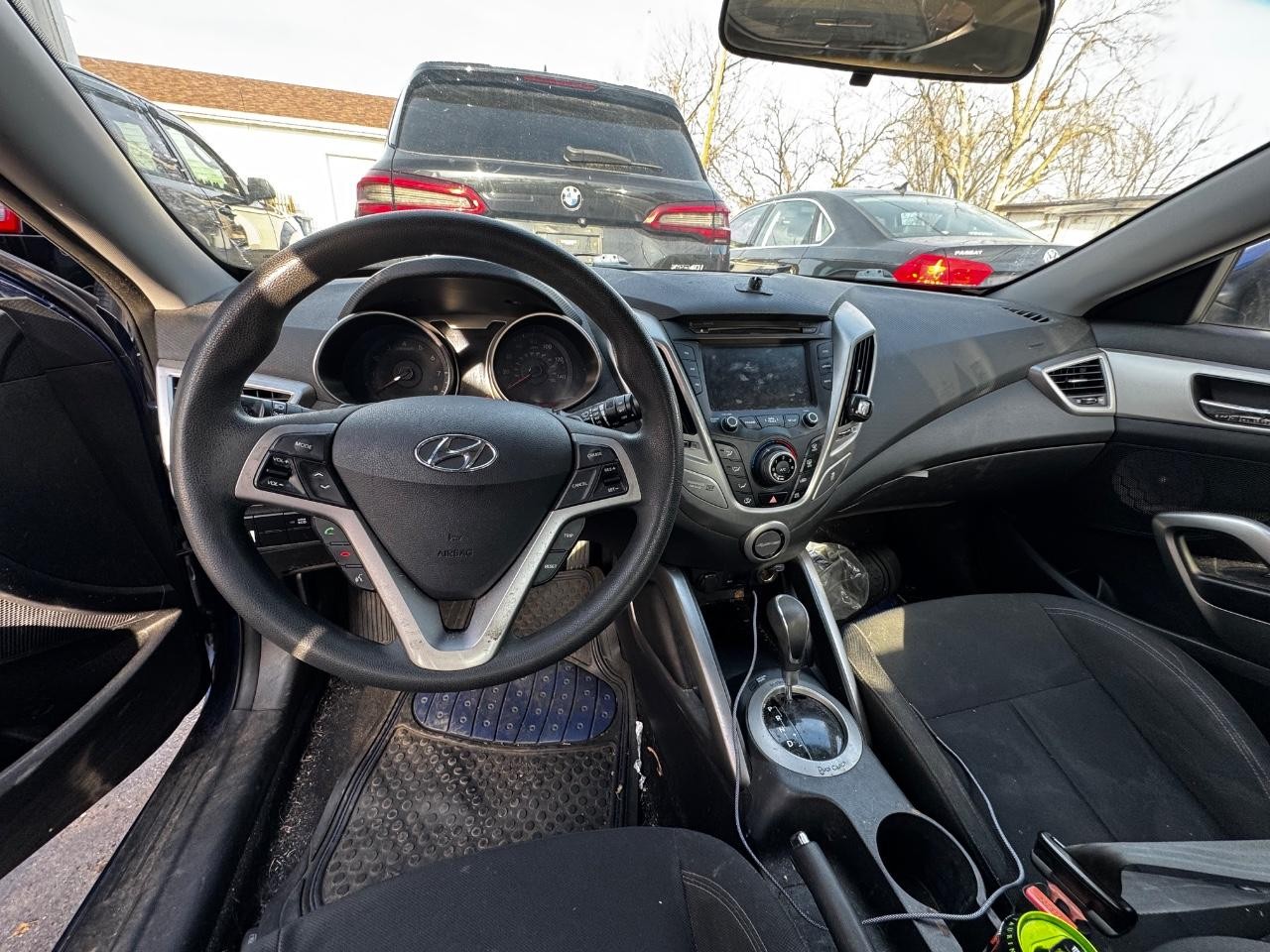 Hyundai Veloster Vehicle Full-screen Gallery Image 08