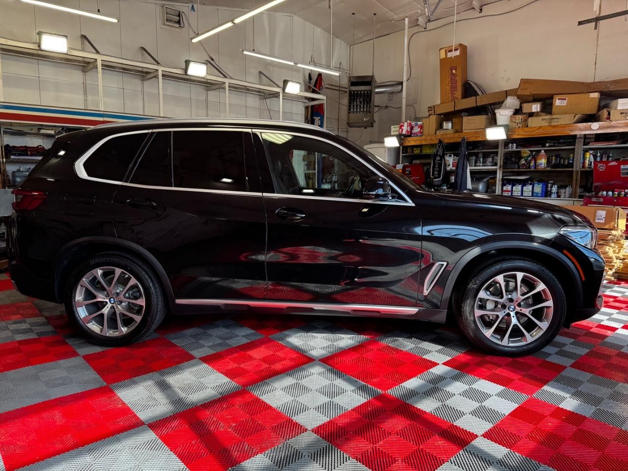 BMW X5 Vehicle Full-screen Gallery Image 08