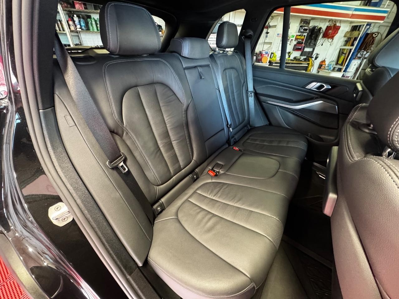 BMW X5 Vehicle Full-screen Gallery Image 10